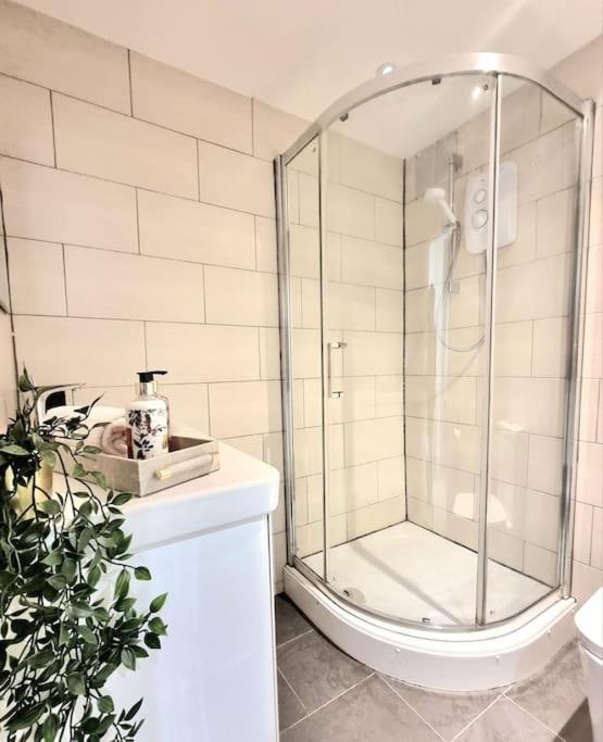 The Stray Adjacent, Interior-Designed 2-Bed Apartment- Luxury Harrogate Esterno foto