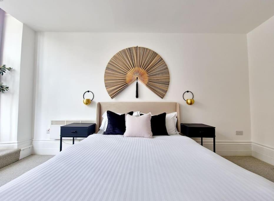 The Stray Adjacent, Interior-Designed 2-Bed Apartment- Luxury Harrogate Esterno foto