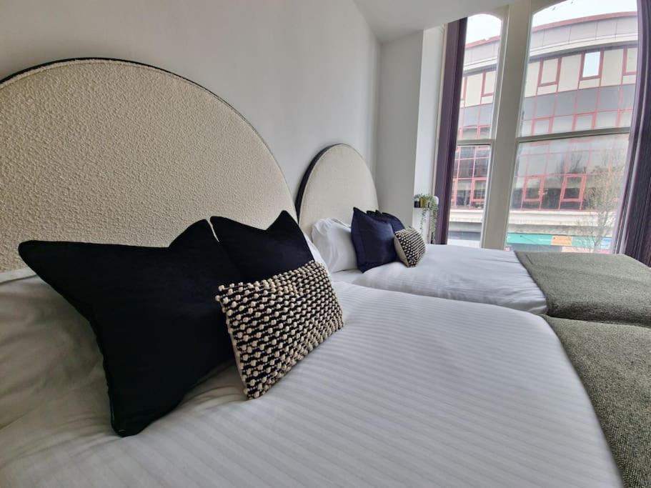 The Stray Adjacent, Interior-Designed 2-Bed Apartment- Luxury Harrogate Esterno foto