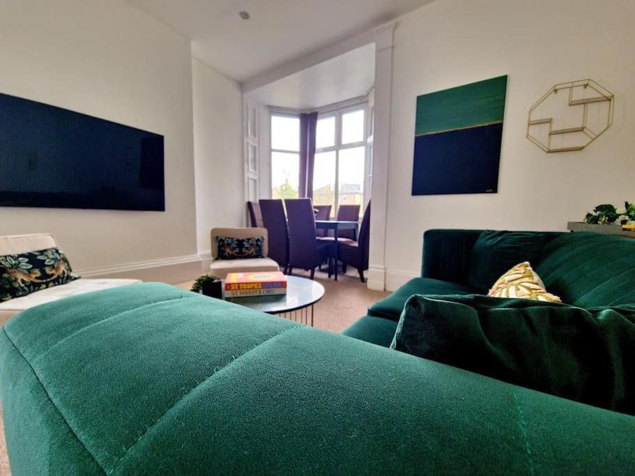 The Stray Adjacent, Interior-Designed 2-Bed Apartment- Luxury Harrogate Esterno foto